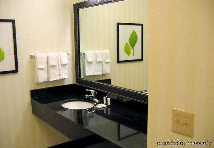 Fairfield Inn And Suites By Marriott Tampa North Temple Terrace Exteriör bild